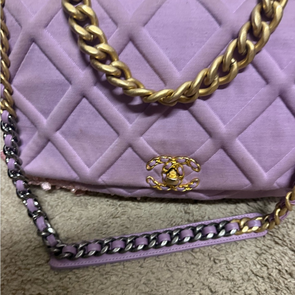 Chanel 19 fabric Lavender Quilted Shoulder Bag with Gold Chain - Picture 9 of 16